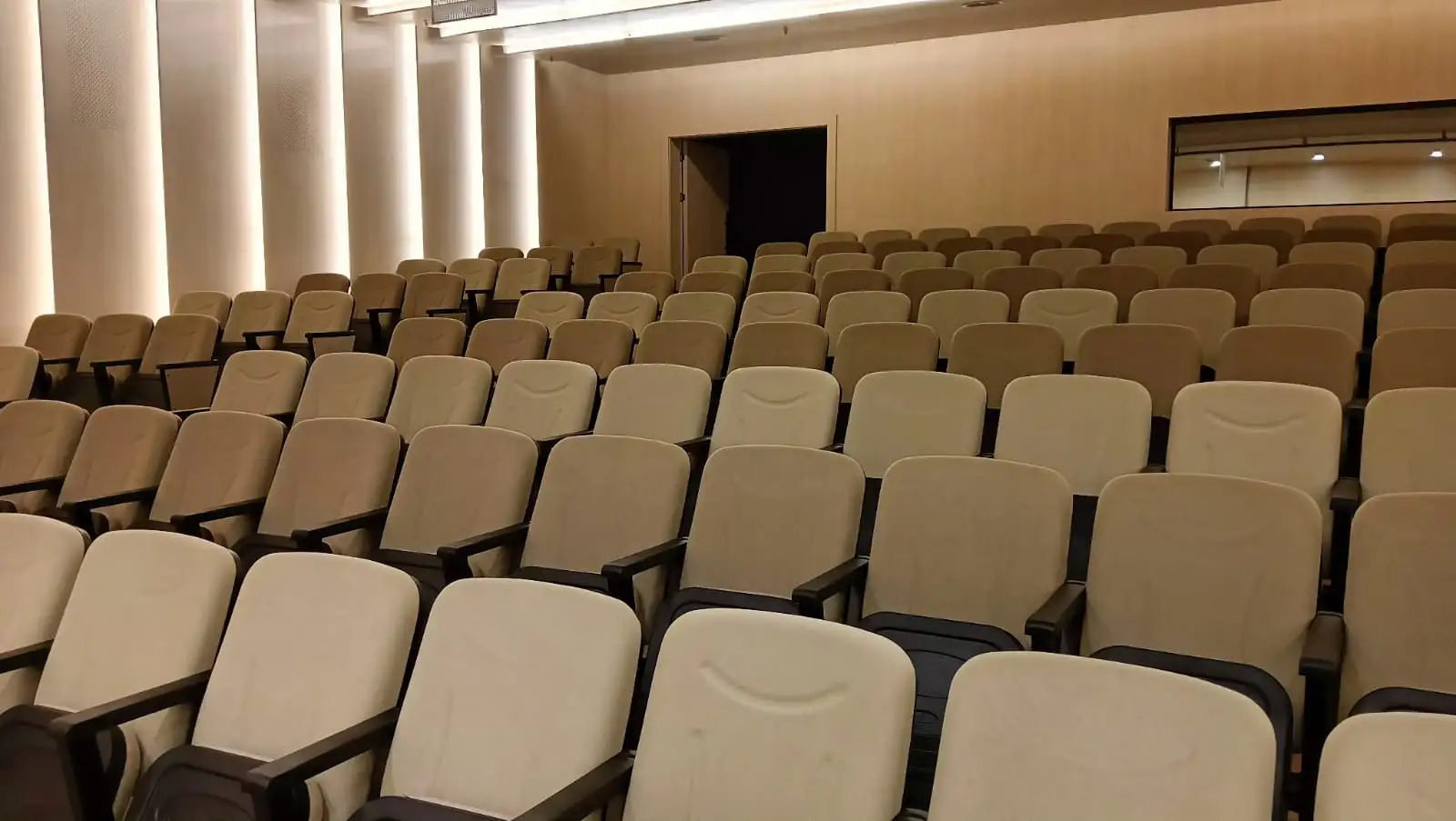 Oditoryum Koltuk Türleri ve Kullanım Alanları